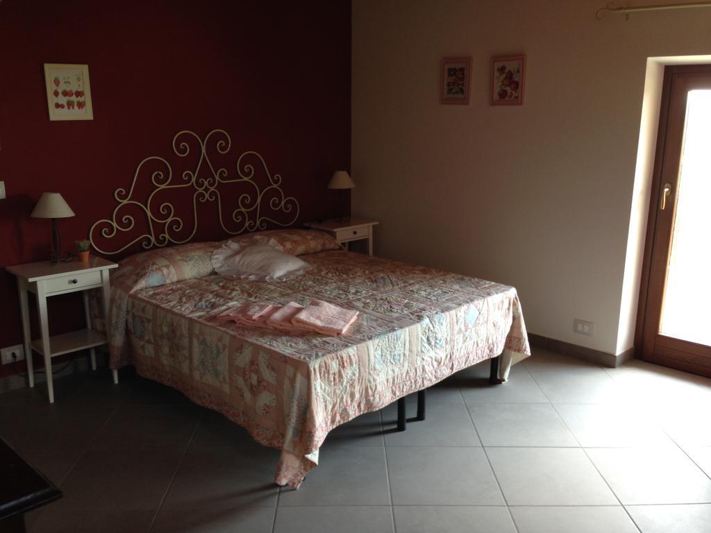 Agriturismo Fruttirossi Trofarello الغرفة الصورة