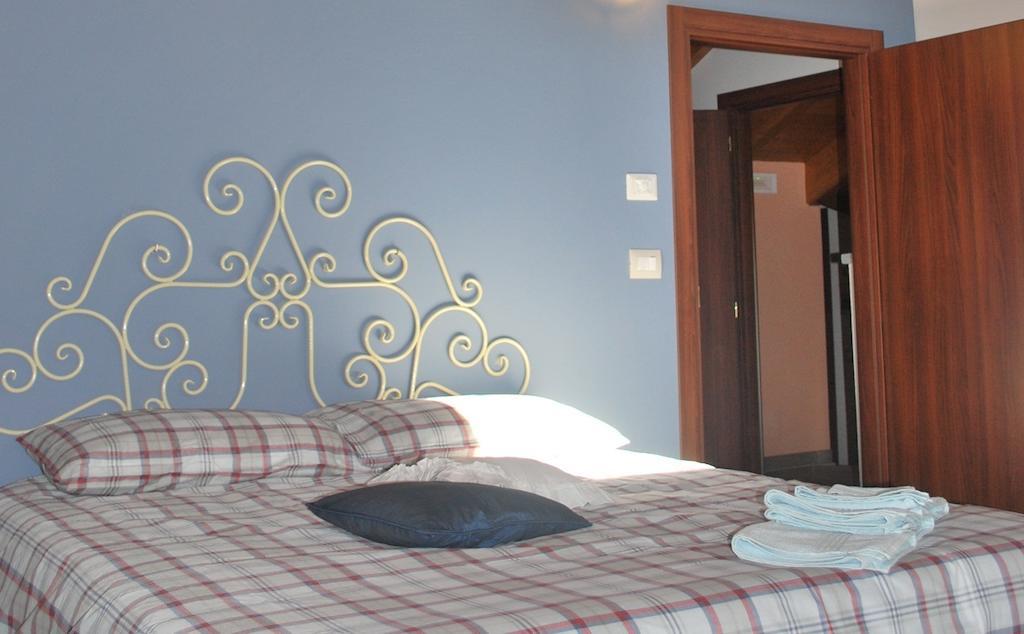 Agriturismo Fruttirossi Trofarello الغرفة الصورة