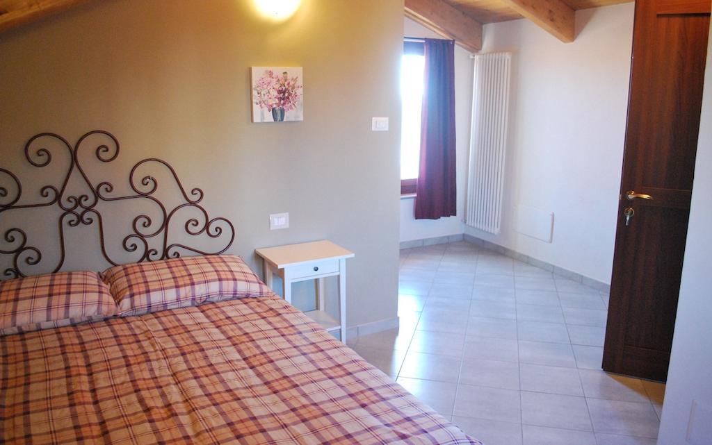 Agriturismo Fruttirossi Trofarello الغرفة الصورة