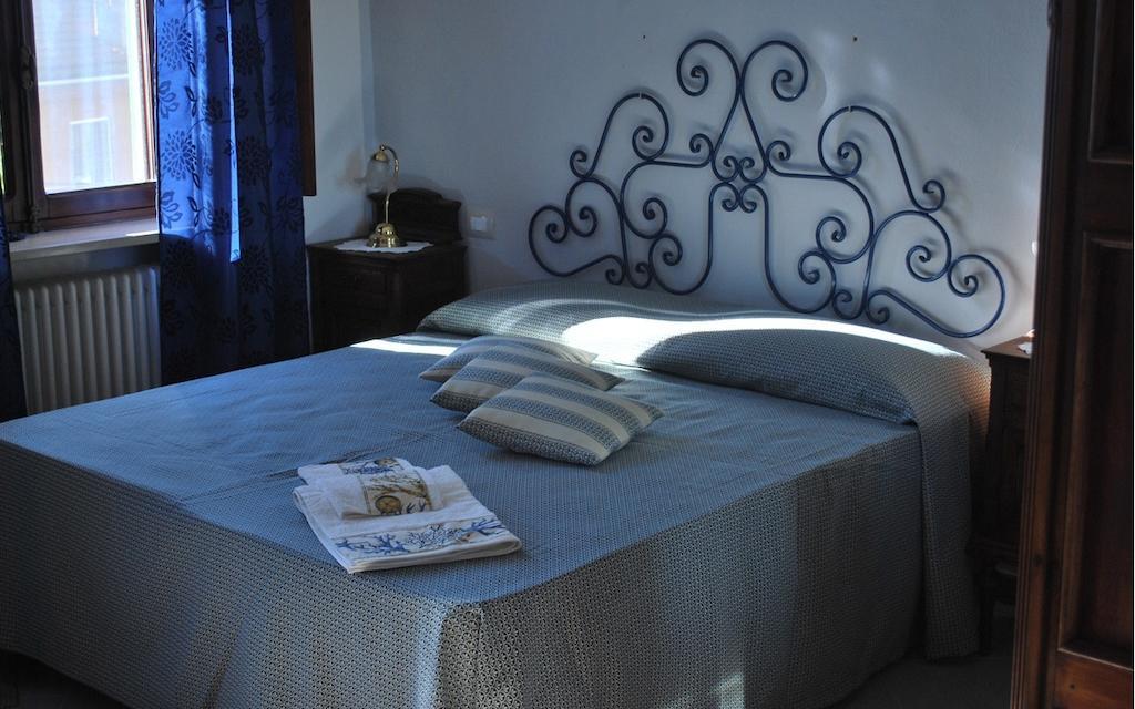 Agriturismo Fruttirossi Trofarello الغرفة الصورة